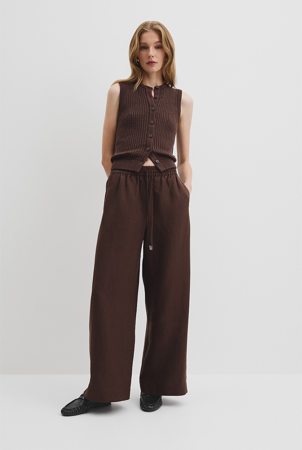 Cocoa Organically Grown Linen Pull-On Pant - Holiday | Country Road